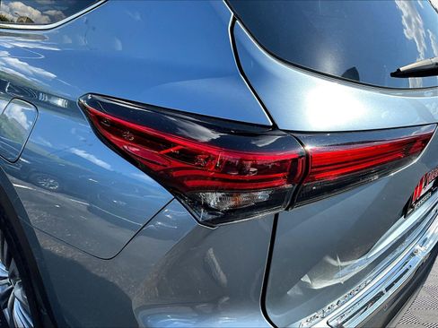 Used 2023 Toyota Highlander Platinum AWD/4WD image 23