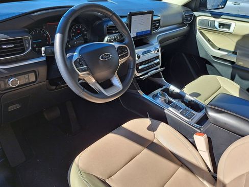 Used 2020 Ford Explorer XLT w/ Equipment Group 202A image 7