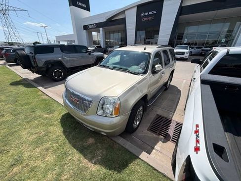 Used 2013 GMC Yukon Denali AWD/4WD image 2