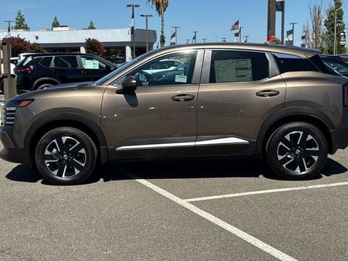 New 2025 Nissan Kicks SV image 7