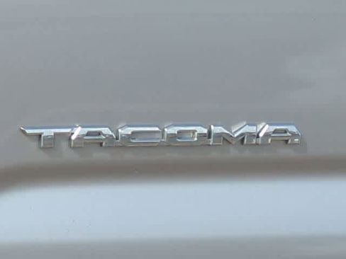 Used 2016 Toyota Tacoma TRD Sport w/ Towing Package image 12