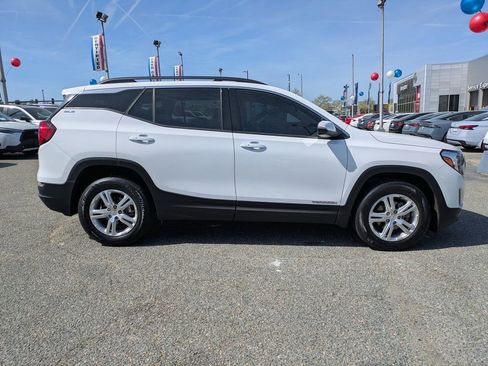Used 2020 GMC Terrain SLE w/ Driver Convenience Package image 3