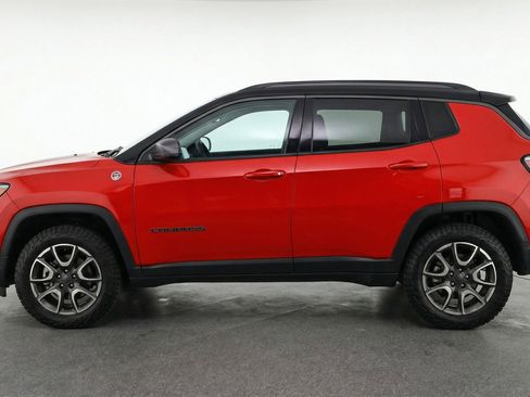 Used 2025 Jeep Compass Trailhawk AWD/4WD image 5