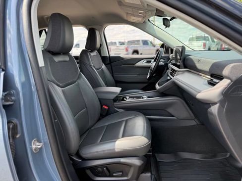 Used 2025 Ford Explorer Active w/ Active Comfort Package AWD/4WD image 14