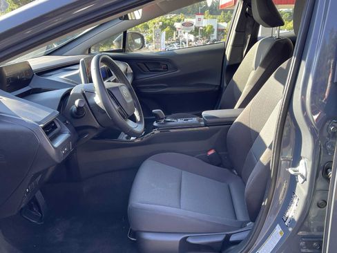 Used 2025 Toyota Prius LE FWD image 10