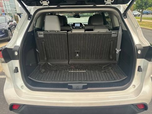 Used 2023 Toyota Highlander XLE AWD/4WD image 27