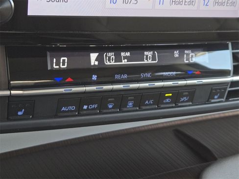 Used 2024 Toyota Sienna XLE image 20