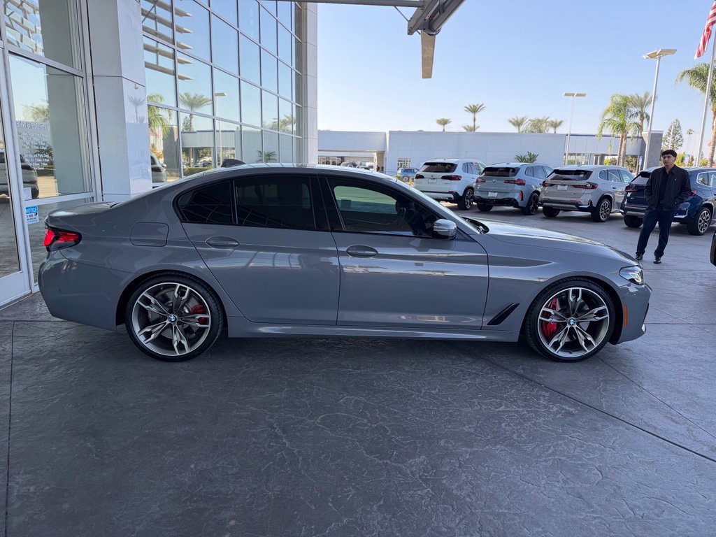 Used 2022 BMW M550i xDrive AWD/4WD image 3