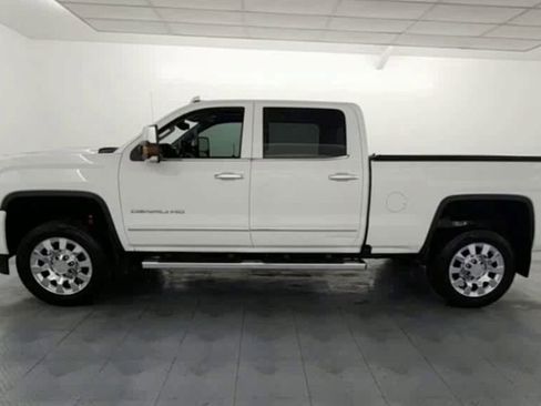 Used 2017 GMC Sierra 2500 Denali w/ Suspension Package, Off-Road image 5