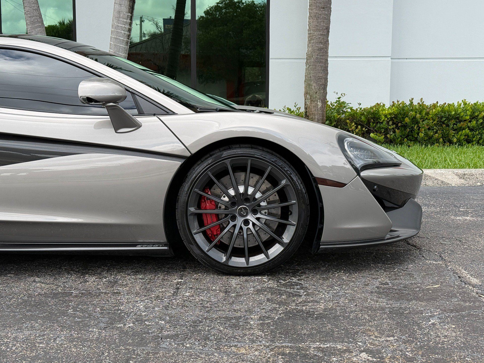 Used 2017 McLaren 570S RWD image 3