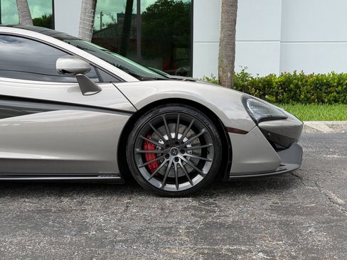 Used 2017 McLaren 570S RWD image 3