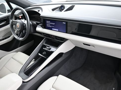 Certified 2025 Porsche Macan Electric image 30