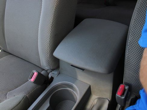 Used 2015 Nissan Frontier SV w/ SV Value Truck Package RWD image 25