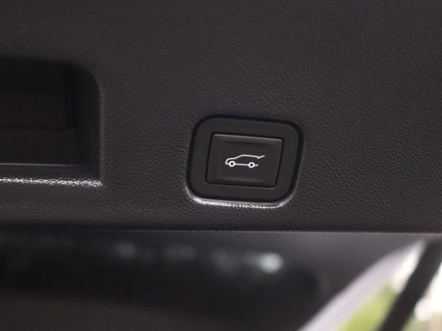 Used 2025 GMC Acadia Elevation FWD image 19