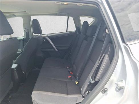 Used 2018 Toyota RAV4 XLE FWD image 17