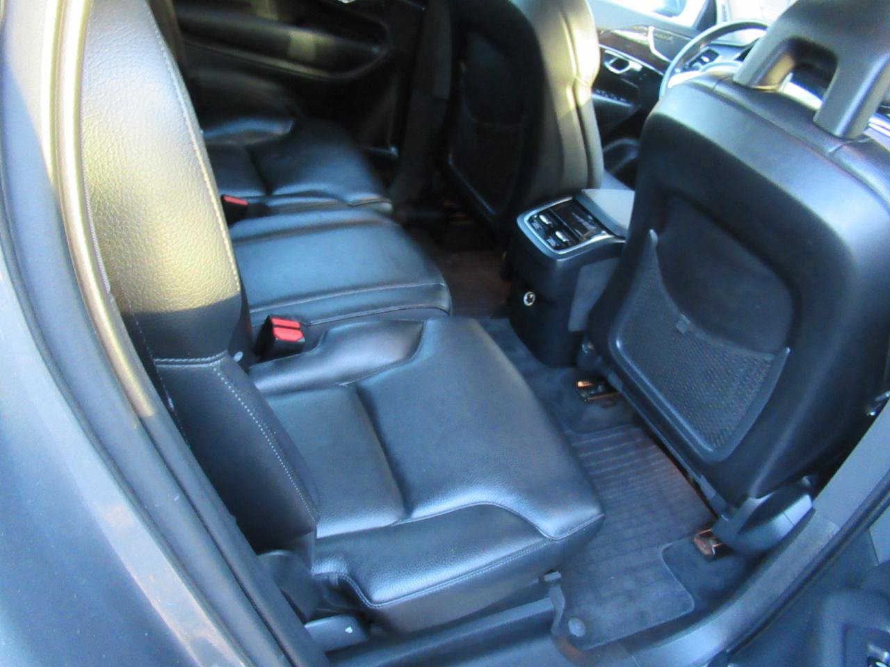 Used 2017 Volvo XC90 T6 Momentum w/ Vision Package AWD/4WD image 17