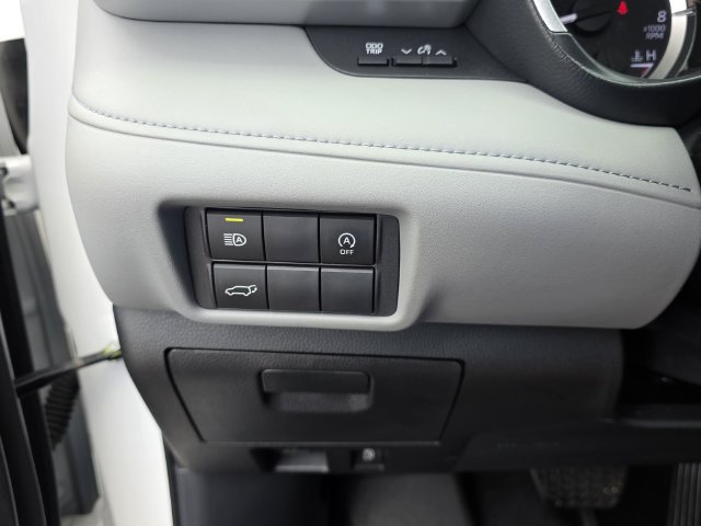 Used 2025 Toyota Highlander XLE FWD image 27