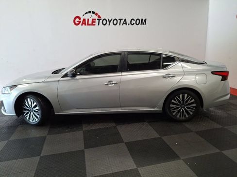 Used 2024 Nissan Altima 2.5 SV FWD image 9