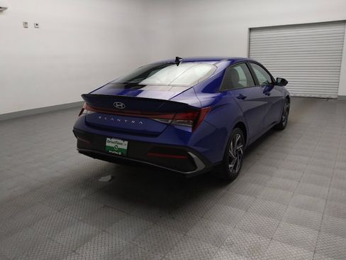 Used 2025 Hyundai Elantra Sport FWD image 9