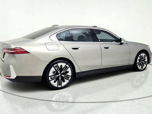 Used 2026 BMW 530i RWD image 9