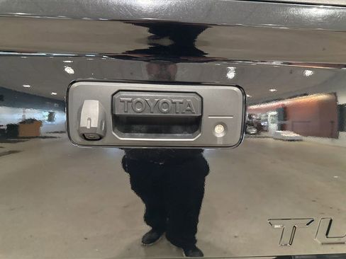Used 2020 Toyota Tundra Platinum AWD/4WD image 9