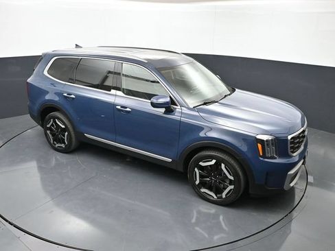 Used 2025 Kia Telluride S FWD image 39