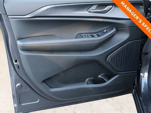 New 2025 Jeep Grand Cherokee L Laredo w/ Luxury Tech Group I image 10