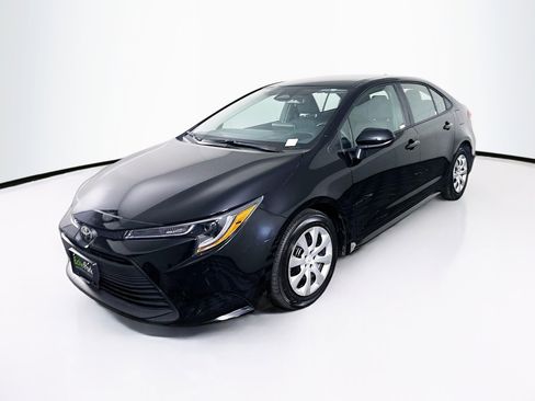 Used 2025 Toyota Corolla LE image 3