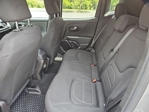 Used 2022 Jeep Renegade Latitude w/ Convenience Group AWD/4WD image 17