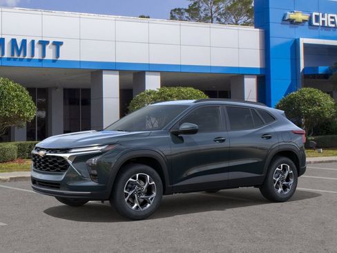 New 2026 Chevrolet Trax LT w/ Driver Confidence Package FWD image 2