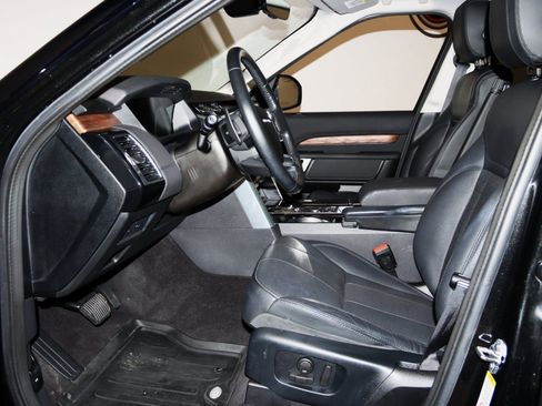 Used 2018 Land Rover Discovery HSE image 32