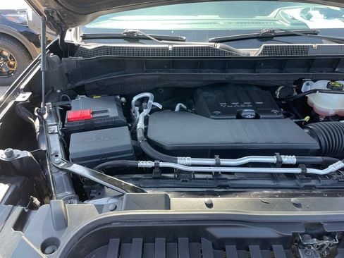 Used 2023 Chevrolet Silverado 1500 LT AWD/4WD image 28