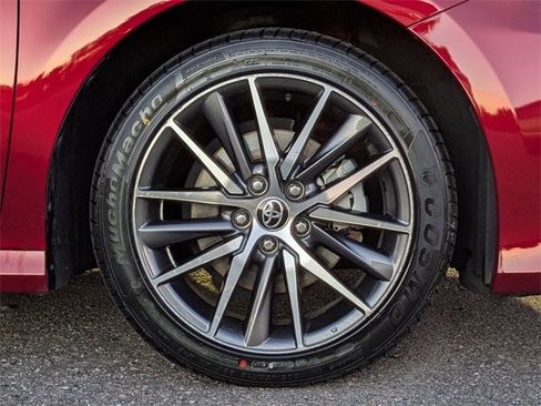 Used 2022 Toyota Camry XLE image 11