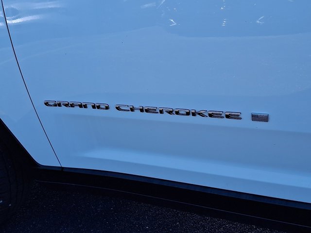Used 2022 Jeep Grand Cherokee Laredo w/ Luxury Tech Group I AWD/4WD image 35