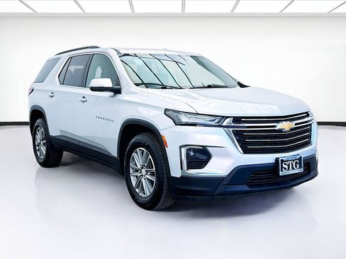 Used 2022 Chevrolet Traverse LT image 3