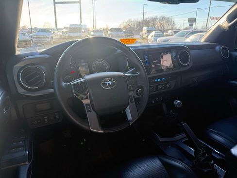 Used 2019 Toyota Tacoma TRD Off-Road image 5