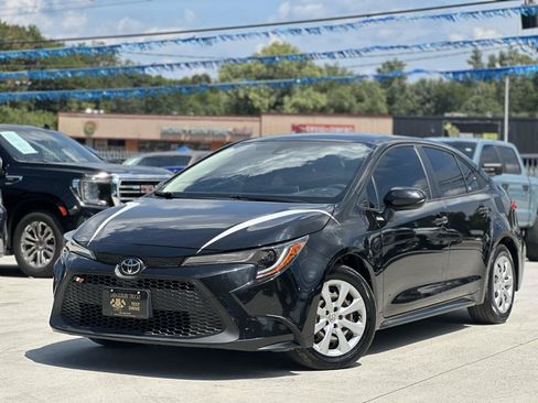 Used 2021 Toyota Corolla LE FWD image 3