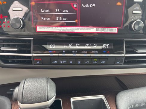 Used 2024 Toyota Sienna XLE image 18