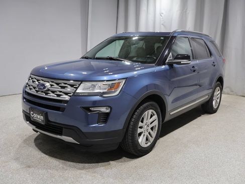 Used 2018 Ford Explorer XLT w/ Equipment Group 202A AWD/4WD image 6