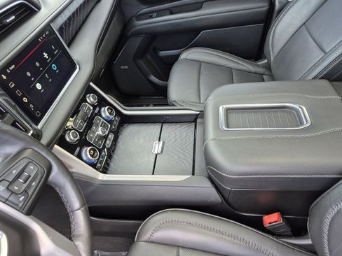 Used 2024 GMC Yukon Denali w/ Advanced Technology Package AWD/4WD image 27