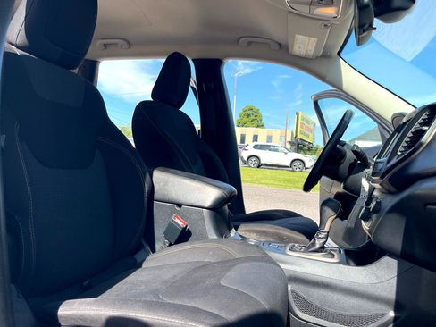Used 2016 Jeep Cherokee Latitude image 18