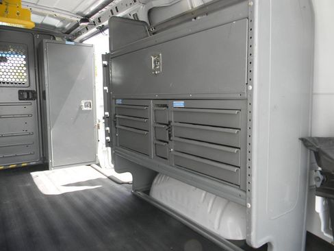 Used 2017 Chevrolet Express 2500 image 15