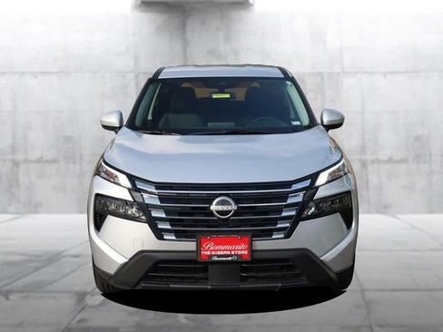 Certified 2025 Nissan Rogue SV image 4