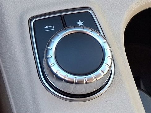 Used 2019 Mercedes-Benz GLA 250 4MATIC image 26