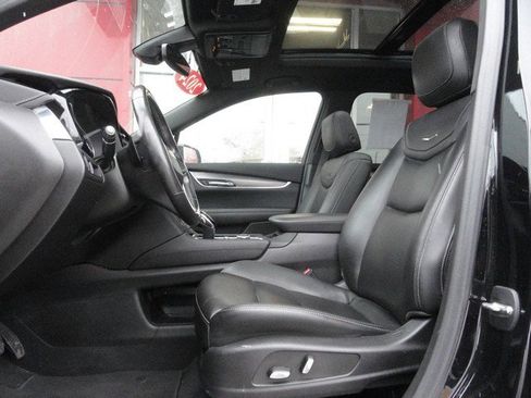 Used 2024 Cadillac XT6 Luxury image 12