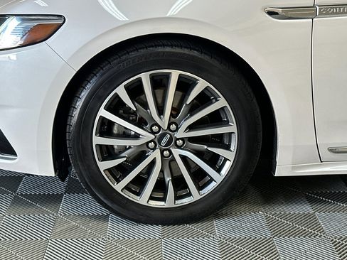 Used 2017 Lincoln Continental Select image 44