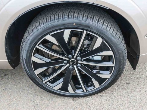 New 2026 Volvo XC60 T8 Ultra w/ Protection Package Premier image 15