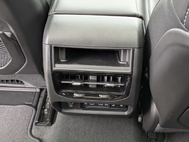 New 2026 Jeep Grand Cherokee Limited w/ Luxury Tech Group II AWD/4WD image 16