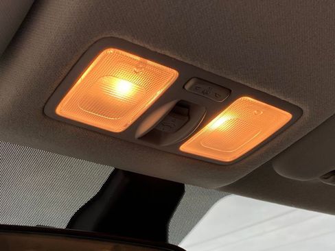 Used 2023 Hyundai Venue SEL image 22