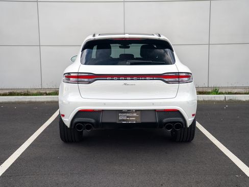 Certified 2025 Porsche Macan image 7